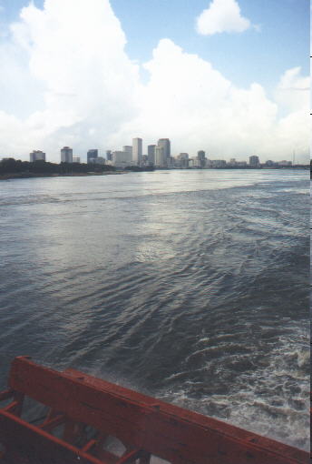Die Skyline von New Orleans vom Mississippi aus 1