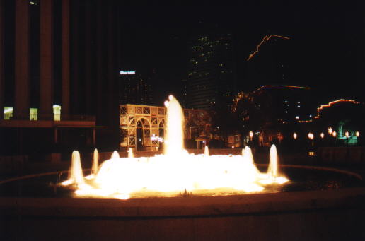 Spanish Plaza bei Nacht